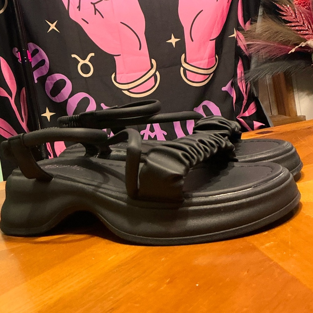 New with box Women’s Ruffle Platform Sandals